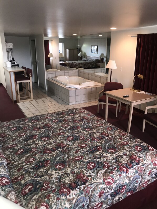 Suite Prestigio, 1 habitación, hidromasaje, vista a la ciudad | Tina de hidromasaje