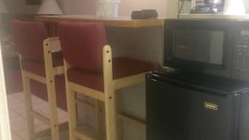 書桌、遮光窗簾/窗簾、熨斗/熨衫板、免費 Wi-Fi