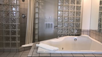 Signature Suite, 1 Bedroom, Jetted Tub, City View | Bathroom