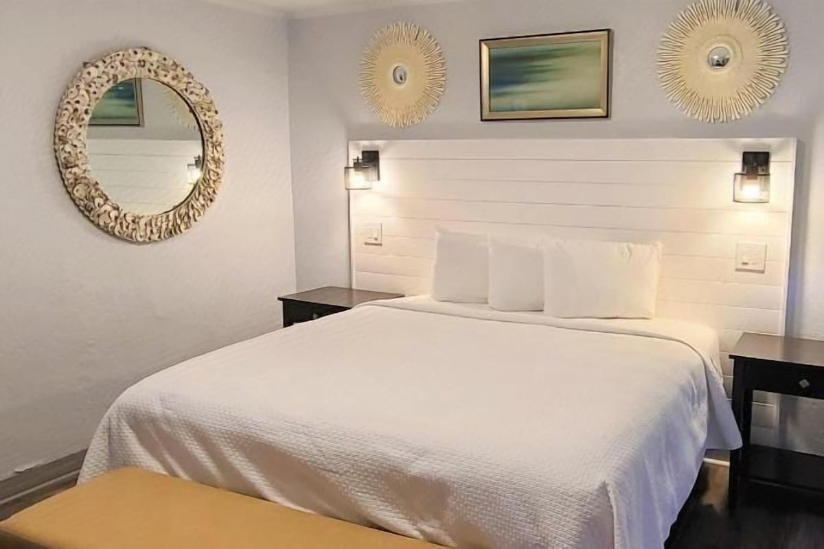 Blackout drapes, WiFi (free), bed sheets