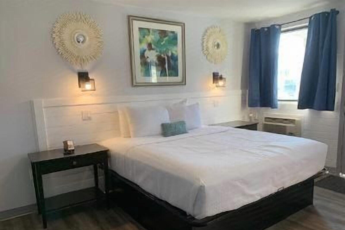 Cortinas blackout, wifi gratis y ropa de cama 