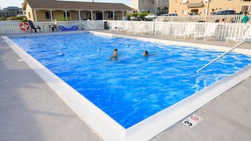 Blackout curtains, free WiFi, bed sheets