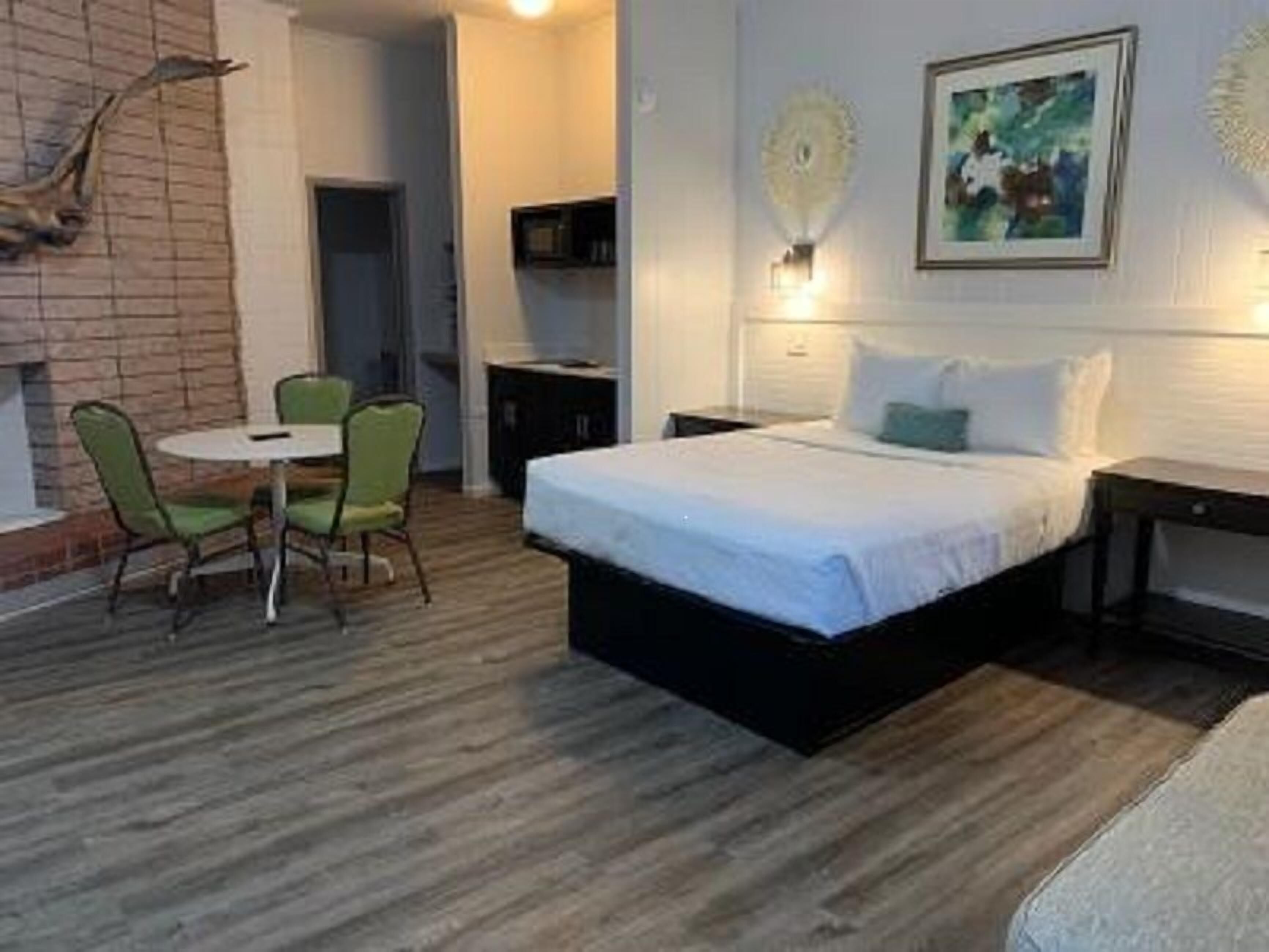 Blackout curtains, free WiFi, bed sheets