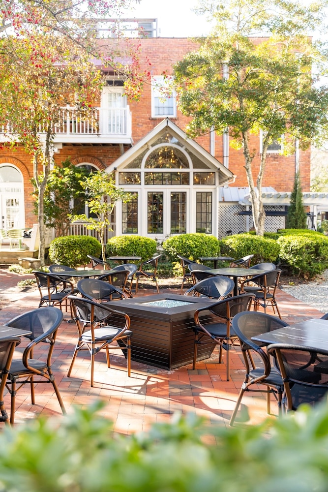 Front Street Inn by null