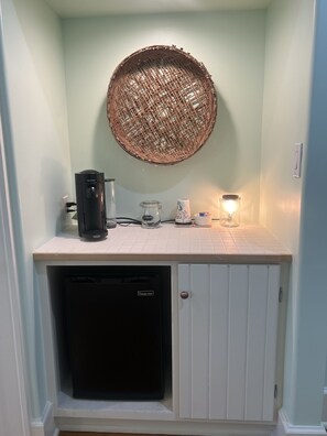 Room | 1 bedroom, premium bedding, memory-foam beds, desk