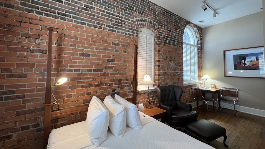 Front Street Inn