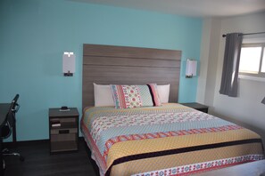 Rom – standard, 1 kingsize-seng | Skrivebord, barnesenger (inkludert), wi-fi (inkludert) og sengetøy