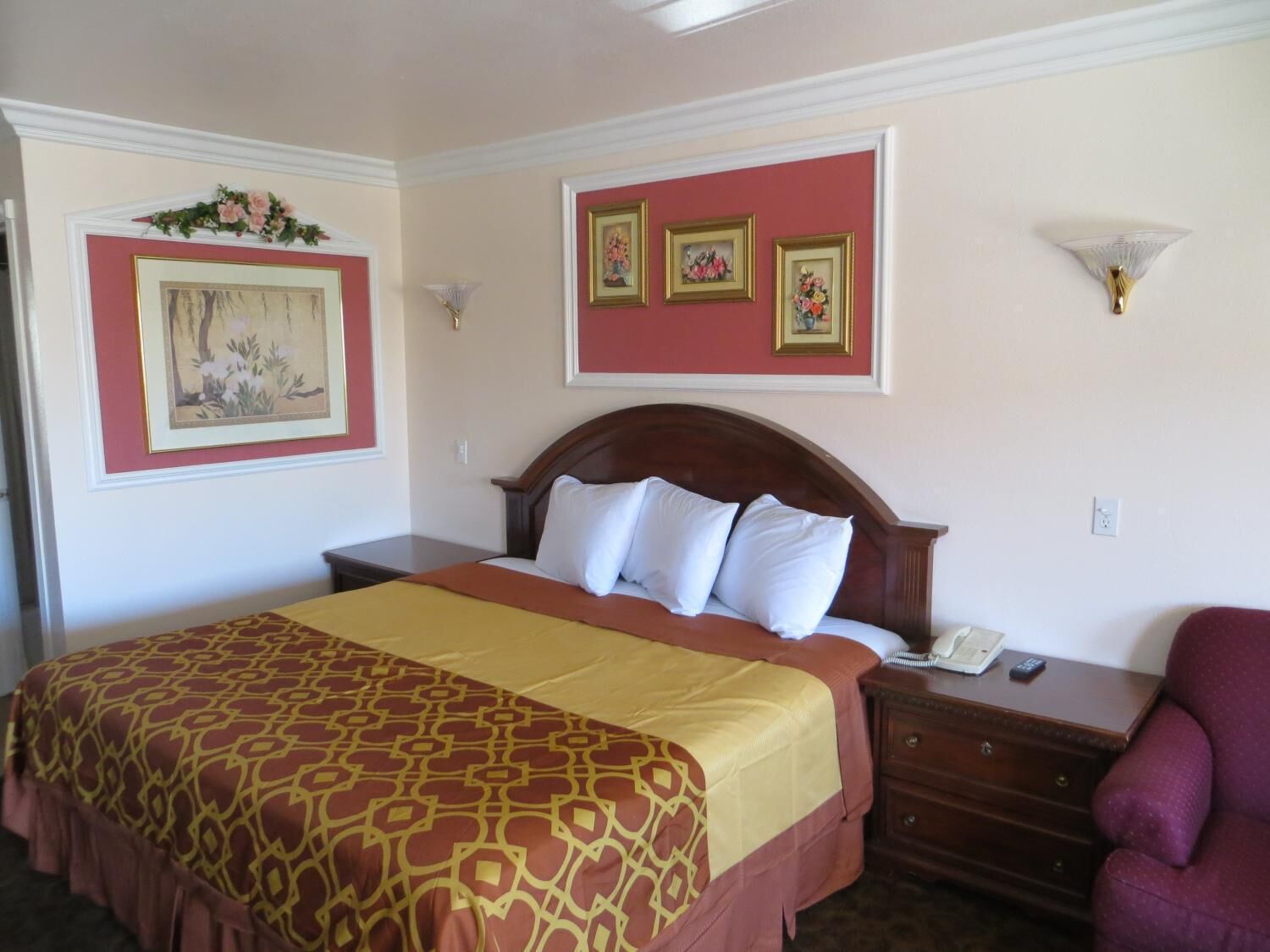 Allergikerbettwaren, schallisolierte Zimmer, Bügeleisen/Bügelbrett