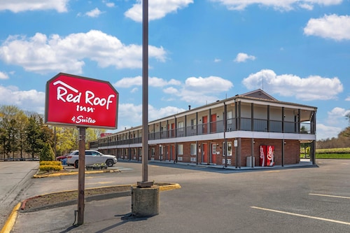 Red Roof Inn & Suites Swansea