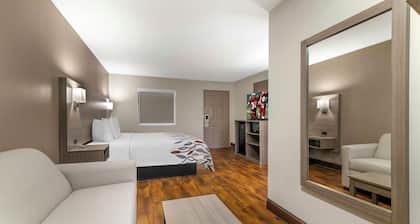 Red Roof Inn & Suites Swansea