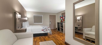 Red Roof Inn & Suites Swansea