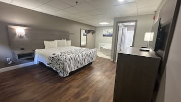 Superior Room, 1 King Bed, Non Smoking, Jetted Tub