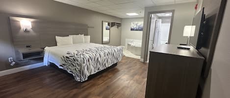 Superior Room, 1 King Bed, Non Smoking, Jetted Tub | Desk, free WiFi, bed sheets