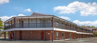 Red Roof Inn & Suites Swansea
