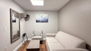 Suite, 1 Tempat Tidur King, Bebas Asap Rokok | Meja kerja, Wi-Fi gratis, dan seprai linen