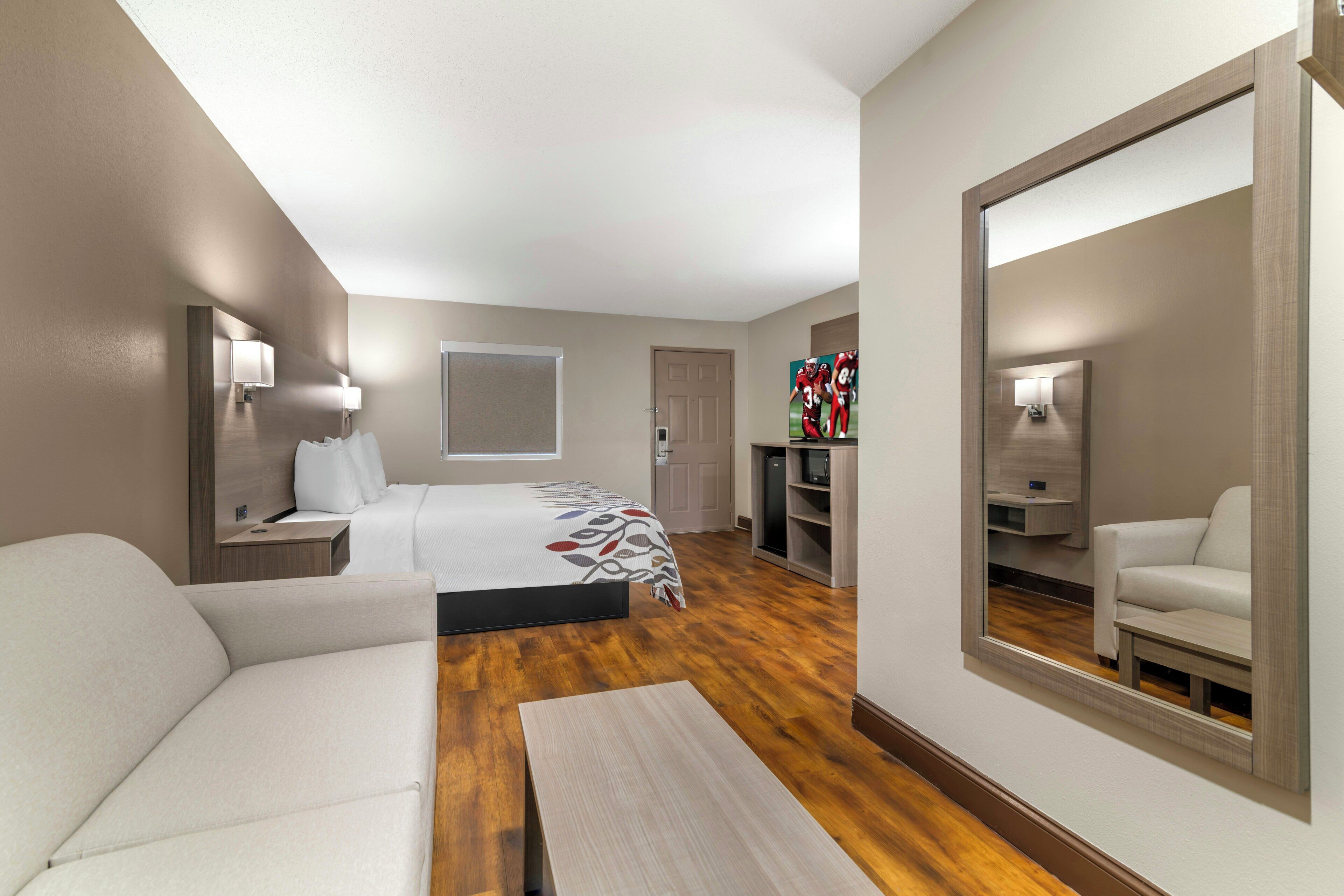 Escritorio, wifi gratis, ropa de cama