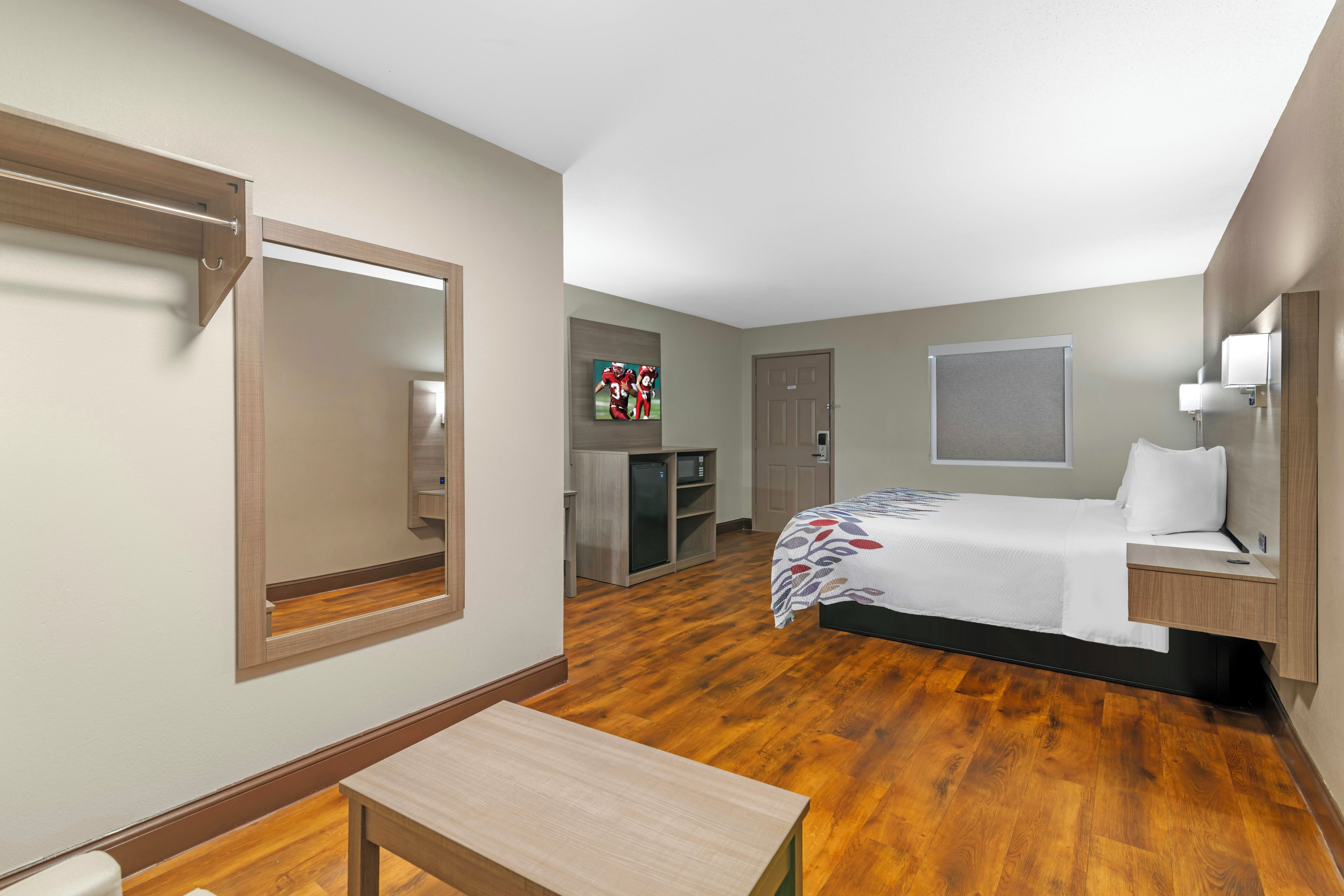 Desk, WiFi (free), bed sheets