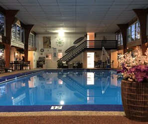 من حمّامات السباحة المغطاة، مقاعد للتشمس