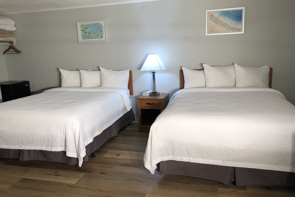 Deluxe Double Room, 2 Queen Beds | Premium bedding, iron/ironing board, free WiFi, bed sheets