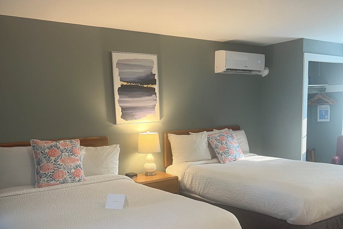 Standard Room, 2 Double Beds | Premium bedding, iron/ironing board, free WiFi, bed sheets