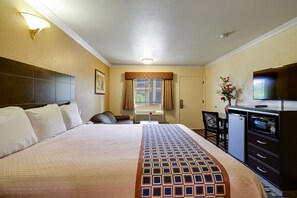 Luxury Suite | Desk, free WiFi, bed sheets
