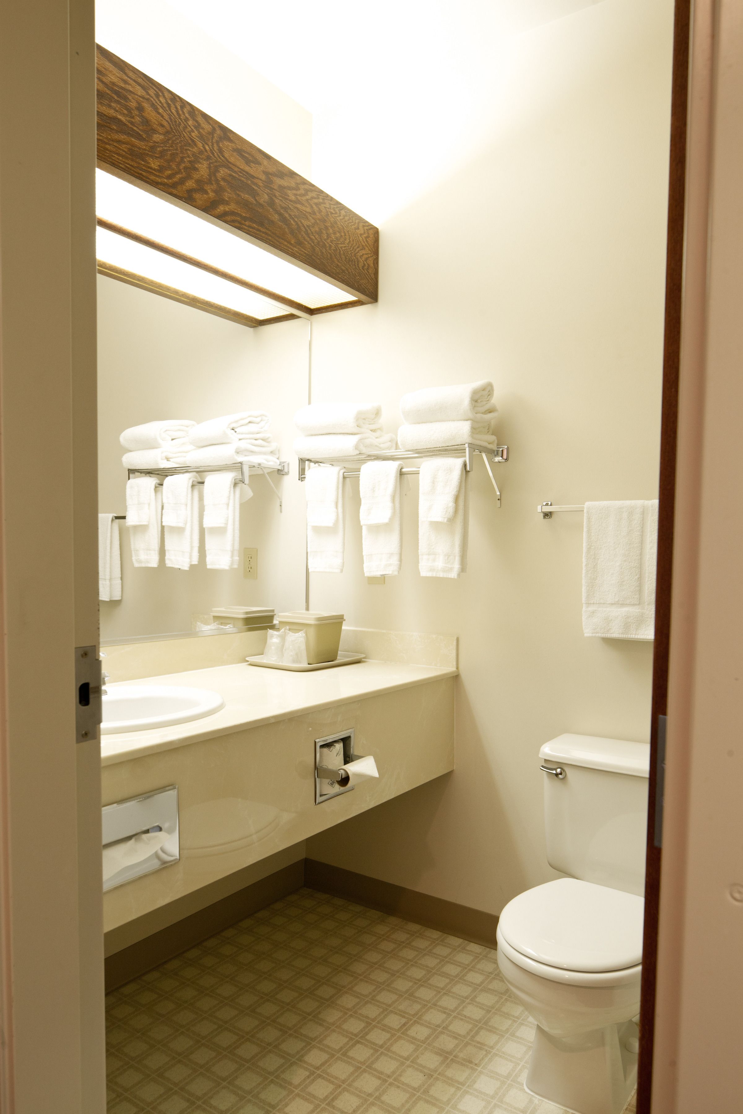 Deluxe Room, 2 Queen Beds, Non Smoking | Bathroom