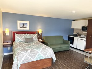 Kjøleskap, mikrobølgeovn, kaffetrakter/tekoker og fryser