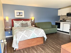 Rom – deluxe, tekjøkken, havutsikt | Sengetøy av topp kvalitet, blendingsgardiner og strykejern/-brett