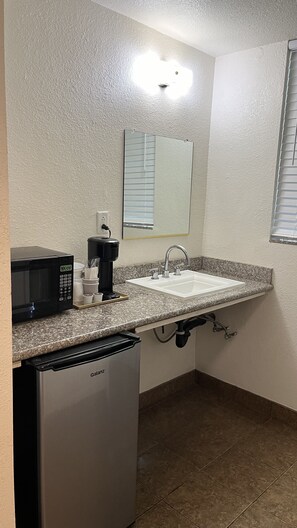 Standard Room, 1 Queen Bed | Mini fridge