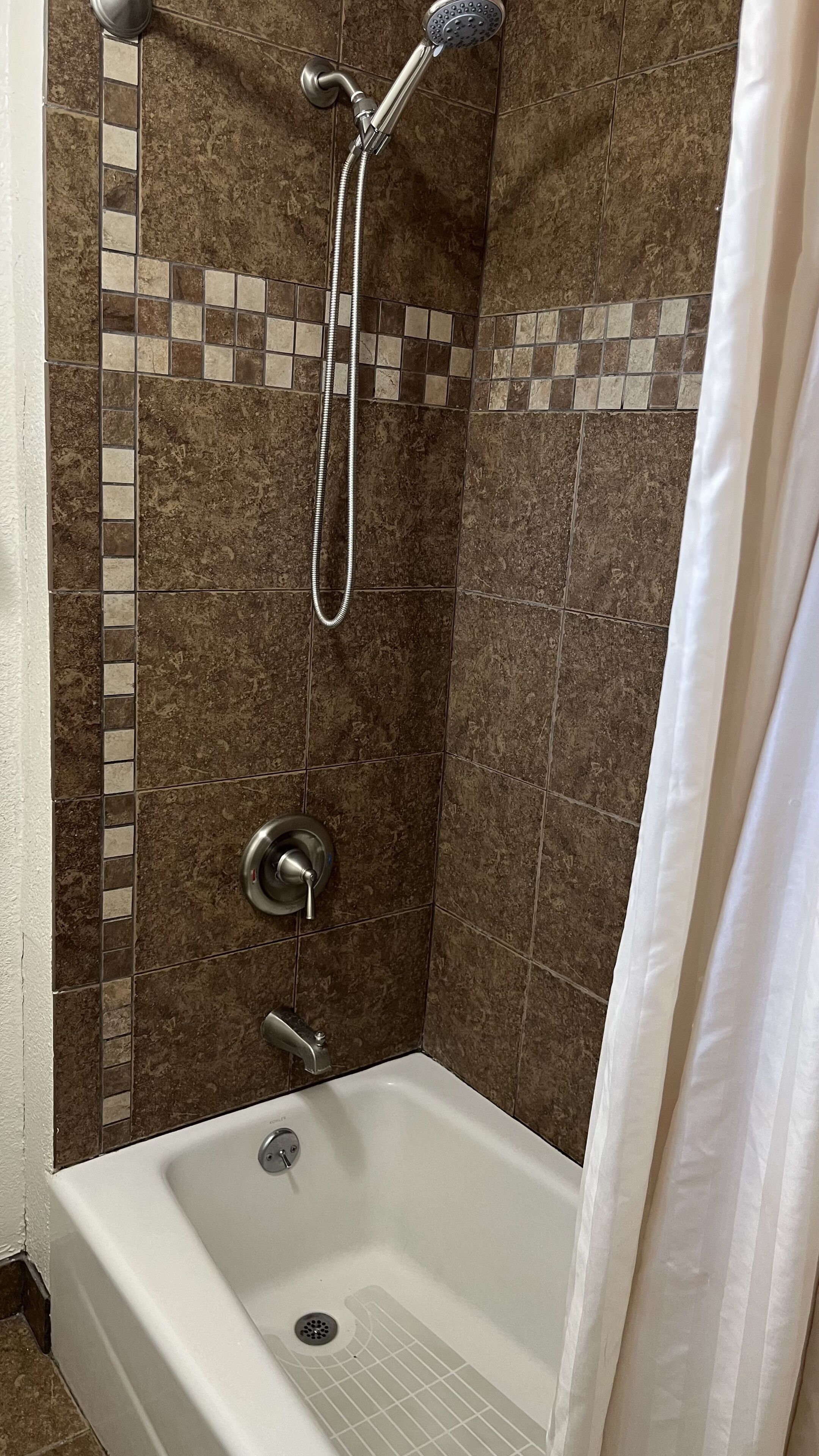 Rom | Bad | Toalettartikler (inkludert), håndklær, såpe og sjampo