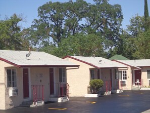 Exterior - Economy Inn (Paso Robles)