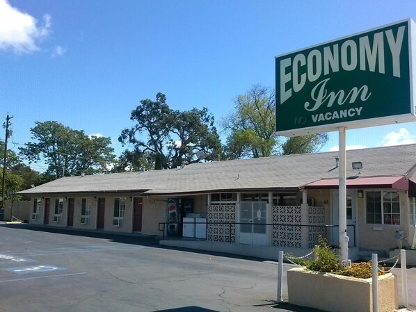 Exterior - Economy Inn (Paso Robles)