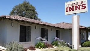 A two-story building with a sign reading "Premier Inns". - Premier Inns Concord (Concord)