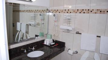 Family Double Room Single Use, 1 Double Bed, Non Smoking | Bathroom | Hair dryer, soap, shampoo, toilet paper