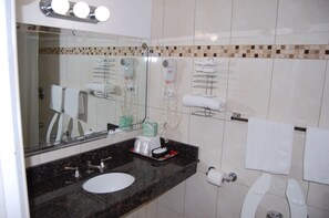 Family Double Room Single Use, 1 Double Bed, Non Smoking | Bathroom | Hair dryer, soap, shampoo, toilet paper - Colony Motel (Brookfield)