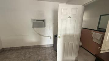 Habitación, 1 cama King size, para fumadores | Wifi gratis y ropa de cama