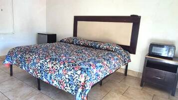 Zimmer, 1 King-Bett, Raucher | Kostenloses WLAN, Bettwäsche