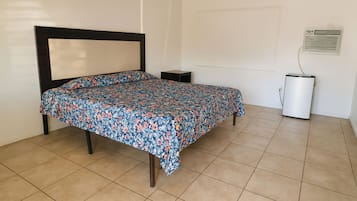 Room, 1 King Bed, Smoking | Free WiFi, bed sheets