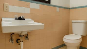 Room, 1 King Bed, Smoking | Bathroom | Shower, towels