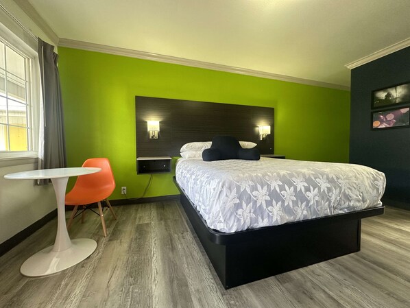 Room, 1 Queen Bed, Non Smoking | Blackout drapes, soundproofing, free WiFi, bed sheets