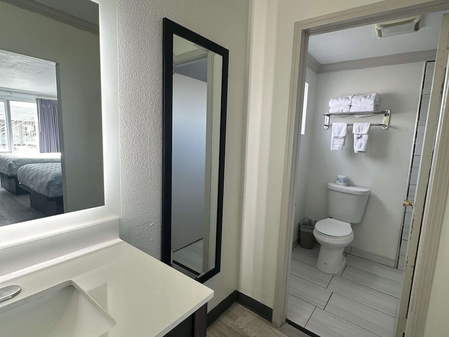 Room, 2 Queen Beds, Non Smoking | Bathroom | Combined shower/tub, towels