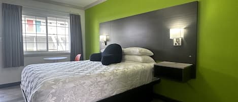 Room, 1 Queen Bed, Non Smoking | Blackout curtains, soundproofing, free WiFi, bed sheets