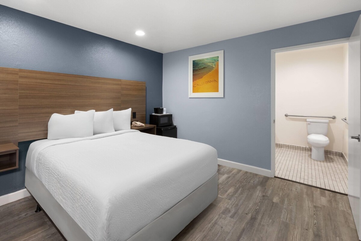 Down comforters, blackout drapes, WiFi (free), bed sheets