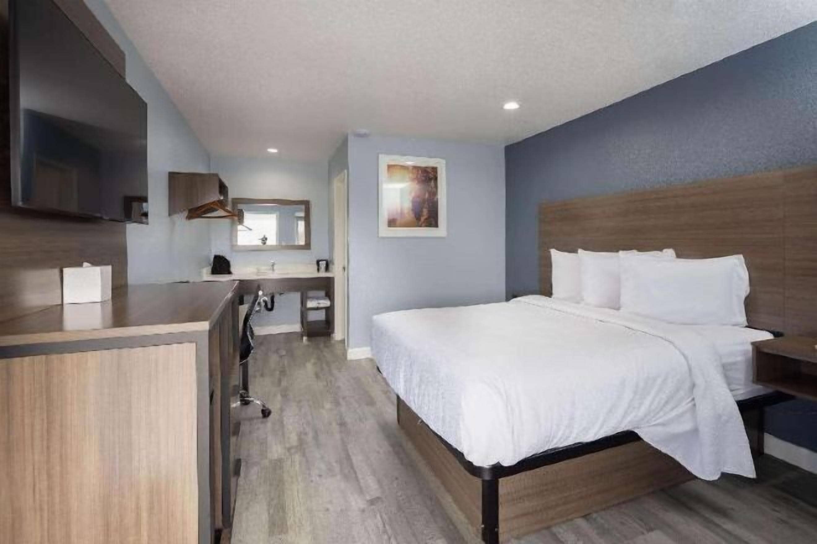 Down comforters, blackout drapes, free WiFi, bed sheets