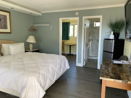 Free WiFi, bed sheets. 777 Motor INN