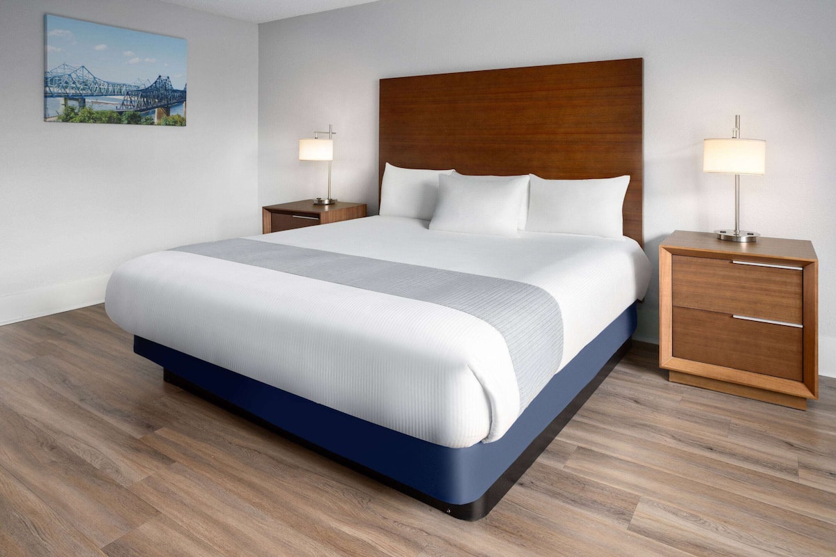 Deluxe-Zimmer, 1 King-Bett, Nichtraucher | Hochwertige Bettwaren, kostenloses WLAN, Bettwäsche, Rollstuhlgeeignet