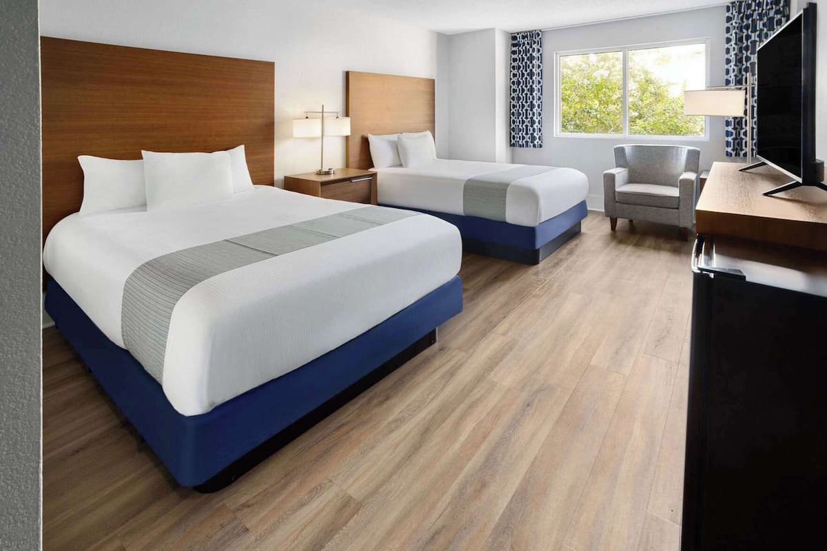 Premium bedding, WiFi (free), bed sheets