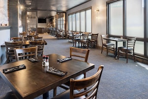 2 restaurantes; se sirven desayunos