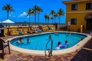 Outdoor pool - Hollywood Sands Resort (Hollywood)