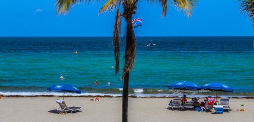 Hollywood Sands Resort